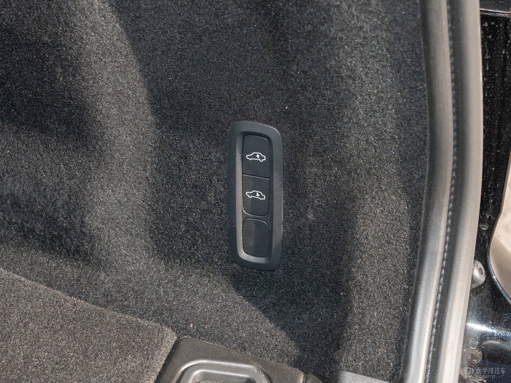 瑪瑙黑沃爾沃XC60新能源后備廂空間圖片