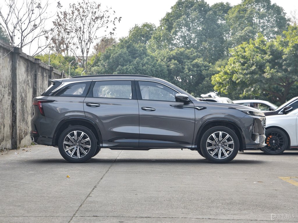 安第斯灰長(zhǎng)安CS75 PLUS整車外觀外觀圖片