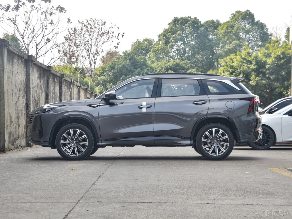 安第斯灰長安CS75 PLUS整車外觀外觀圖片