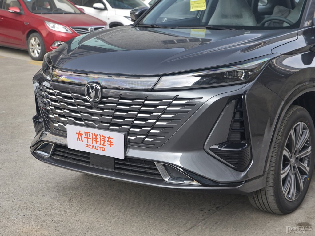 安第斯灰長(zhǎng)安CS75 PLUS車(chē)頭外觀圖片