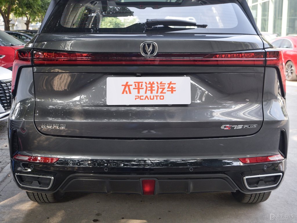 安第斯灰長安CS75 PLUS車尾外觀圖片