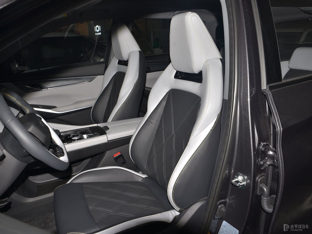 安第斯灰長(zhǎng)安CS75 PLUS座椅內(nèi)飾圖片