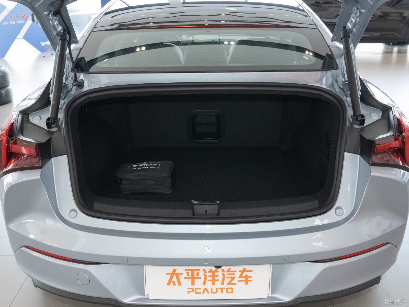 哪吒S空間高清大圖