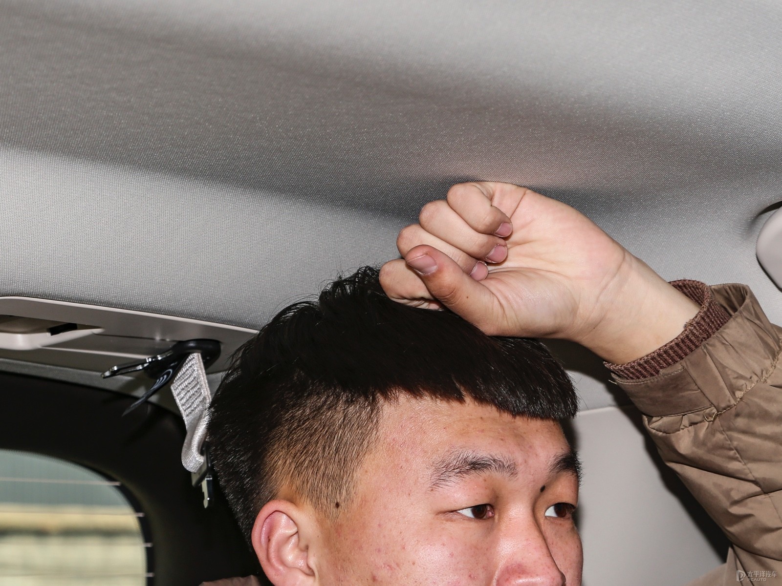 騰勢(shì)D9空間高清大圖