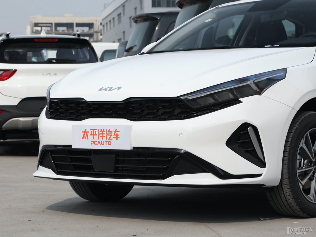 透明白起亞K3車(chē)頭外觀圖片