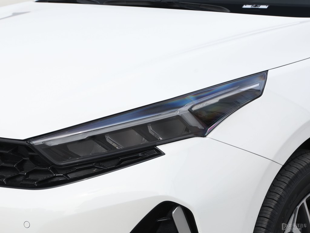 透明白起亞K3車(chē)頭外觀圖片