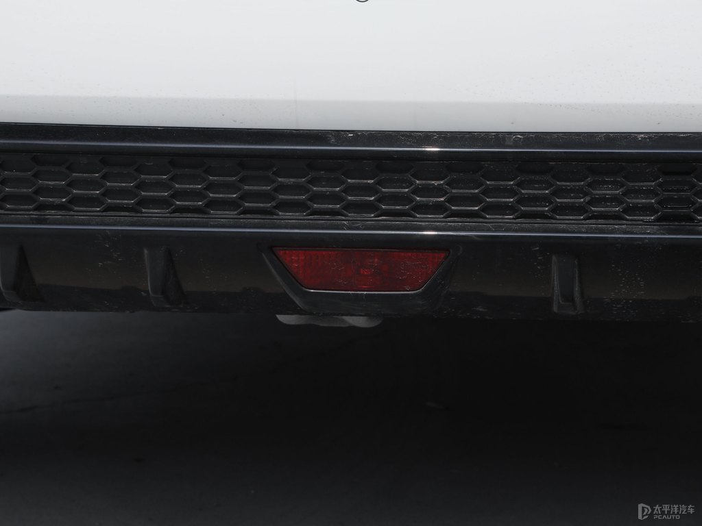 透明白起亞K3車尾外觀圖片