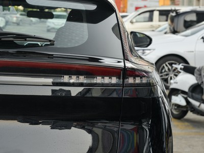 皓瀚 車尾設計