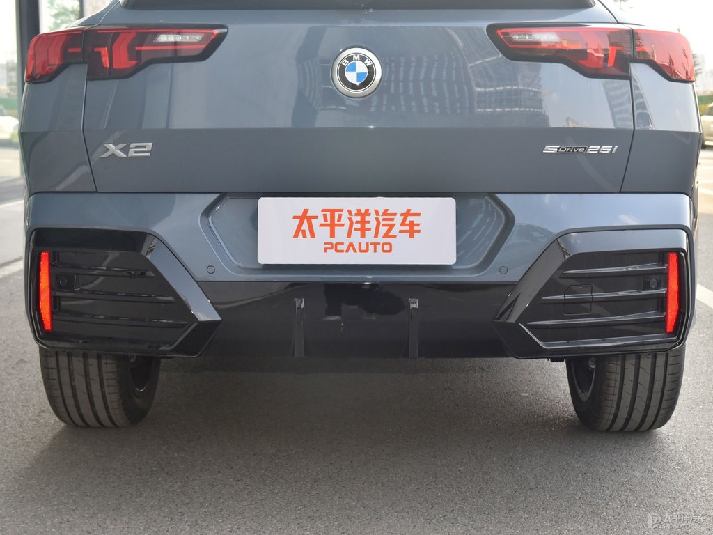 風(fēng)暴灰寶馬X2(進(jìn)口)車尾外觀圖片