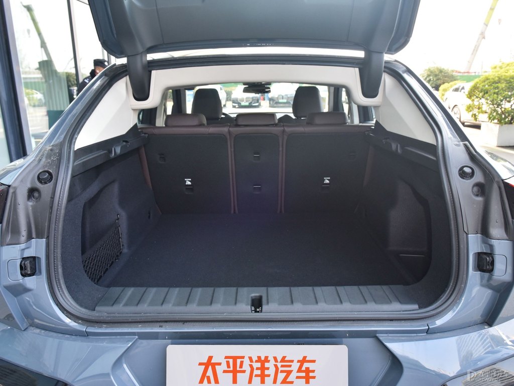 風暴灰寶馬X2(進口)后備廂空間圖片
