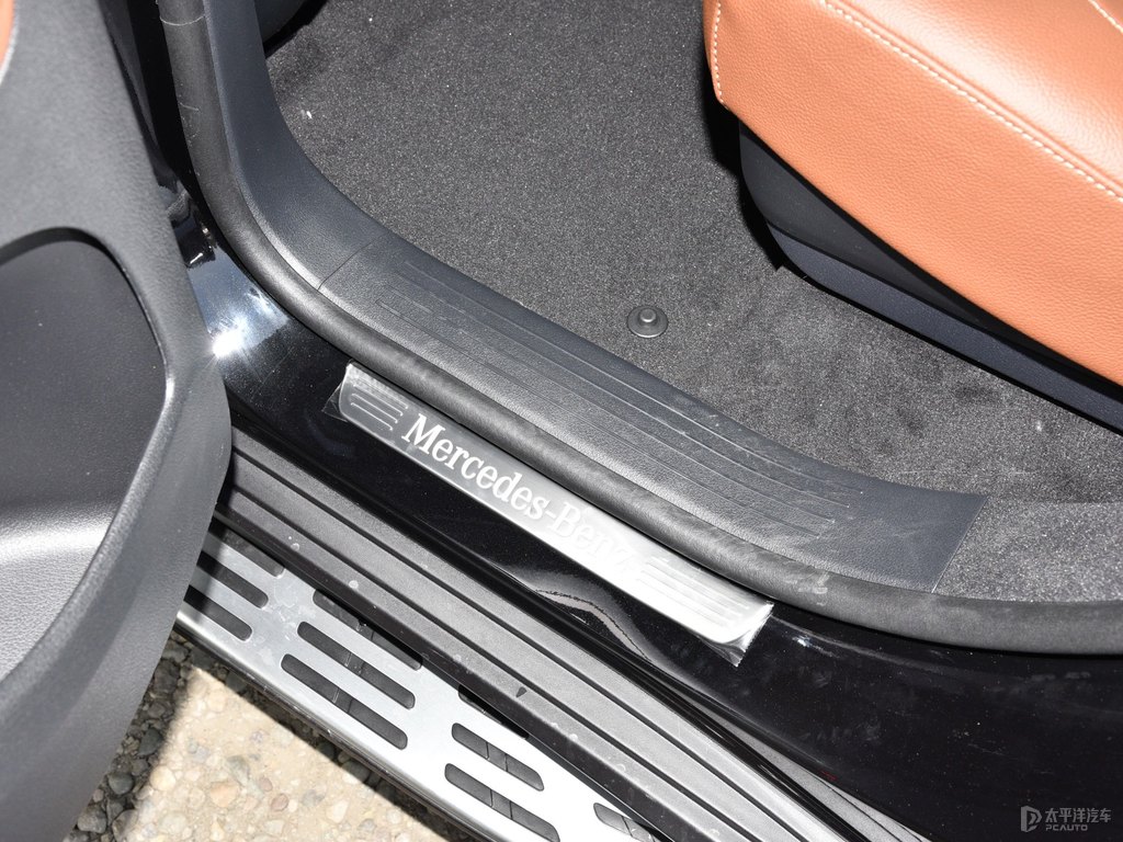 奔馳GLE車廂內(nèi)飾圖片