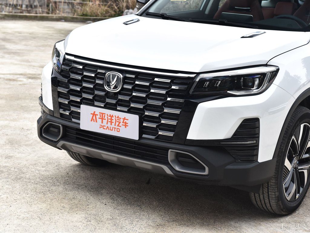 精靈白長安CS75車頭外觀圖片