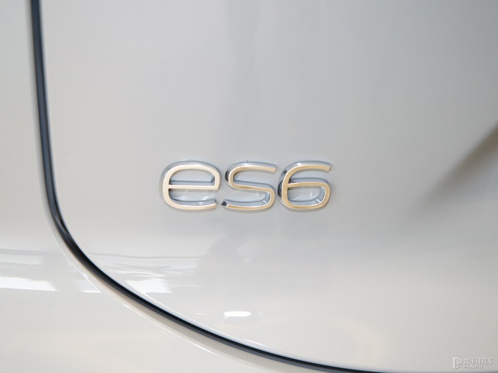星灰蔚來(lái)ES6車(chē)尾外觀圖片