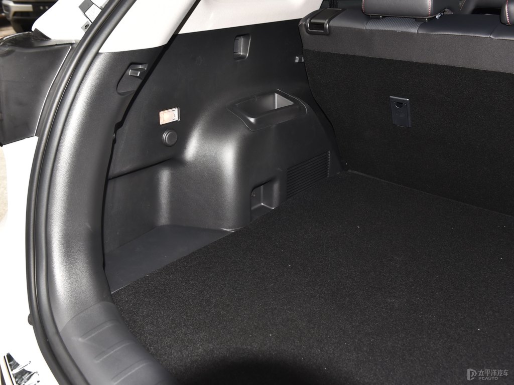 精靈白長安CS75后備廂空間圖片