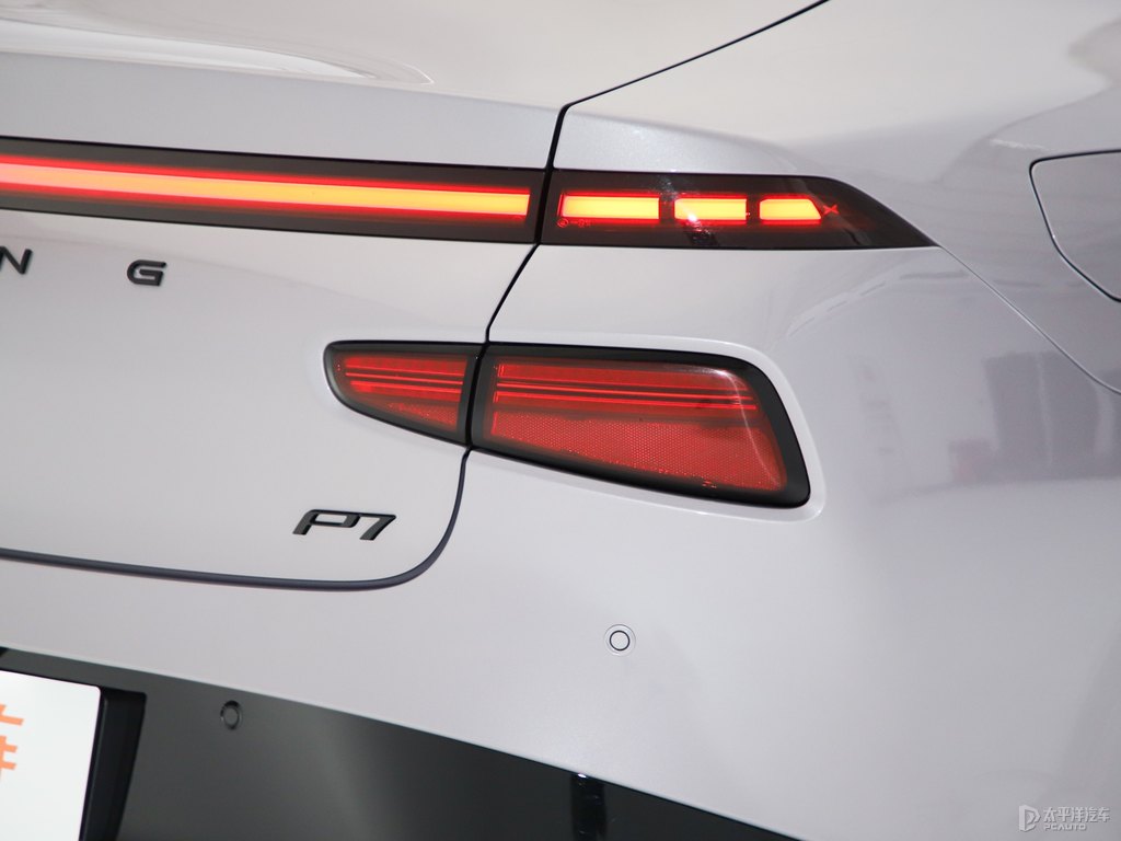 星暮紫小鵬P7車尾外觀圖片