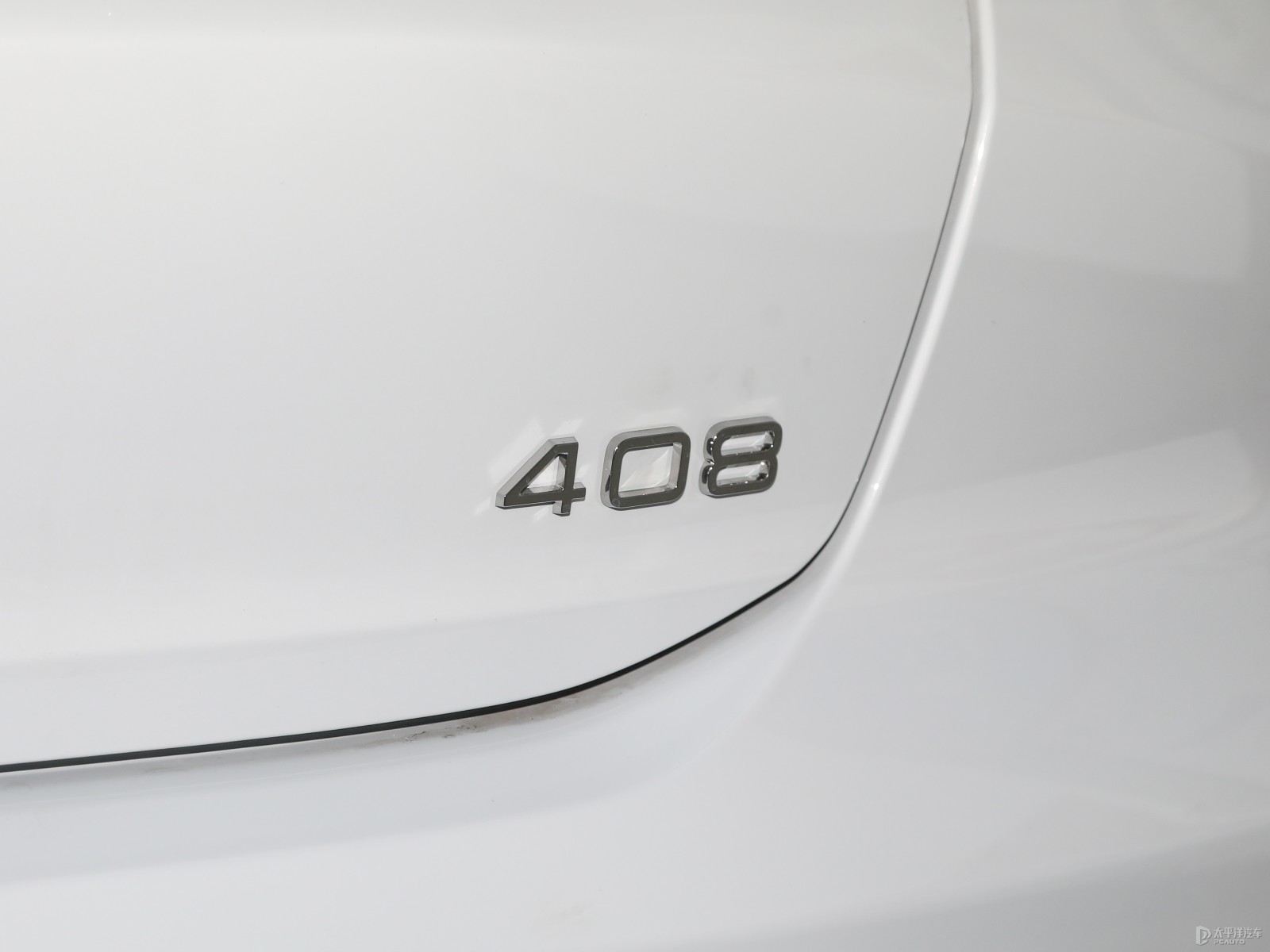 標(biāo)致408外觀高清大圖