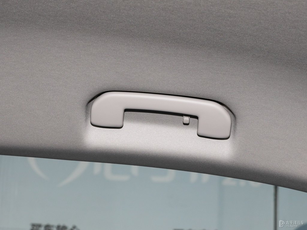 塞尚白標(biāo)致408車廂內(nèi)飾圖片