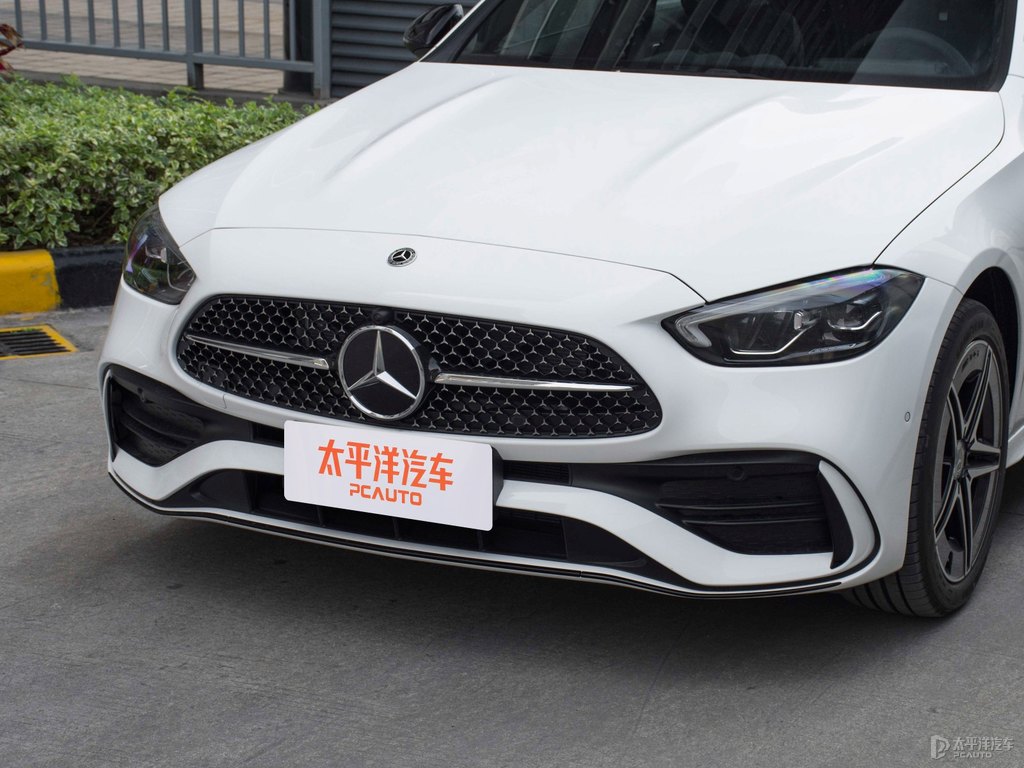 北極白奔馳C級車頭外觀圖片