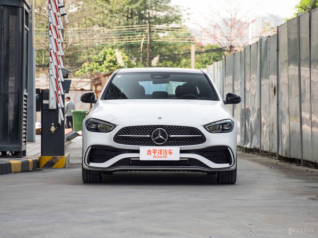 北極白奔馳C級(jí)整車外觀外觀圖片