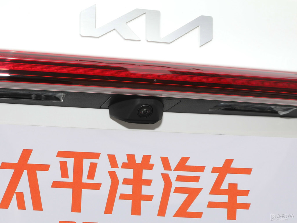 透明白起亞K3車尾外觀圖片