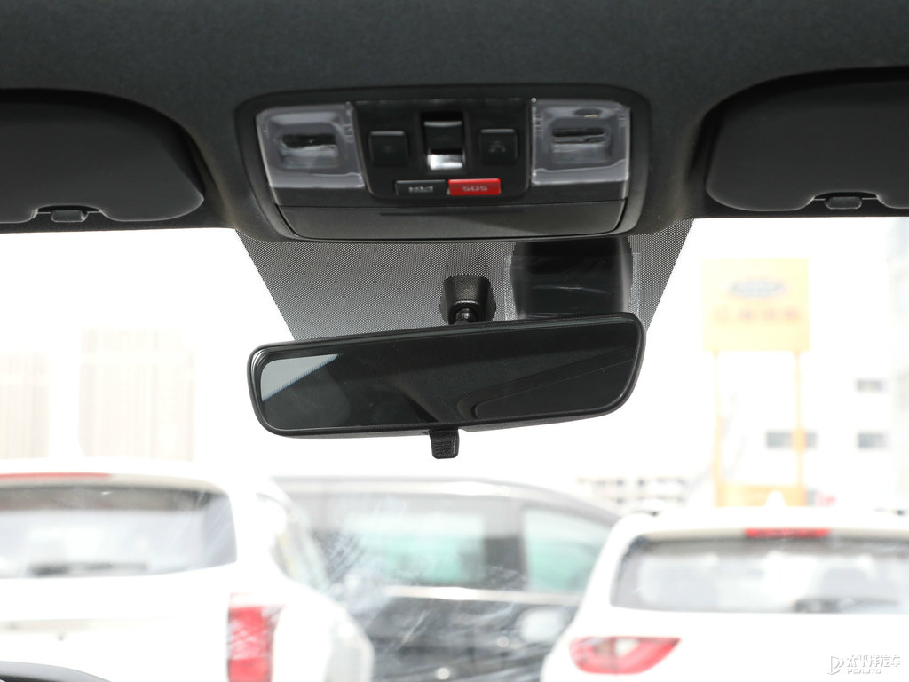 透明白起亞K3車廂內(nèi)飾圖片