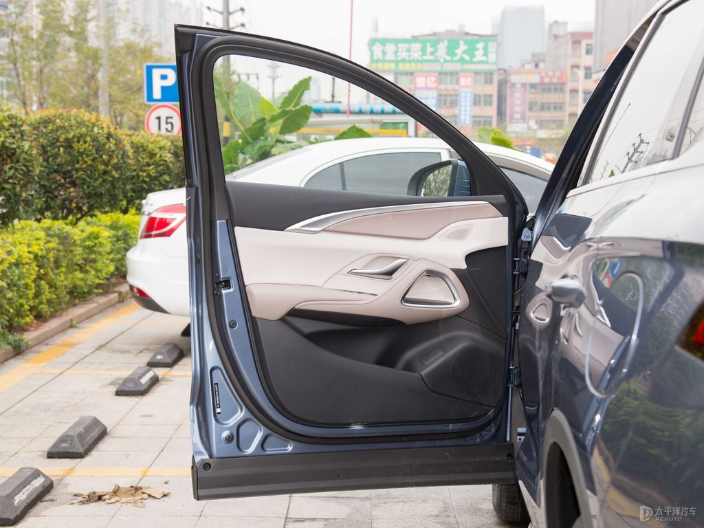 時光灰宋Pro新能源車廂內(nèi)飾圖片
