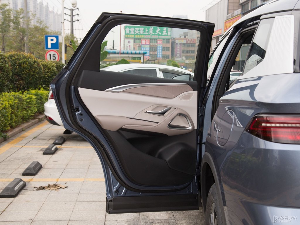 時光灰宋Pro新能源車廂內(nèi)飾圖片