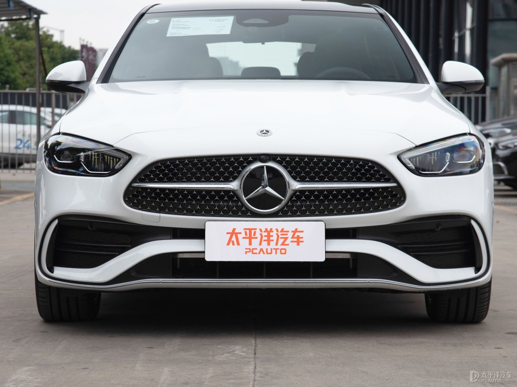 北極白奔馳C級車頭外觀圖片