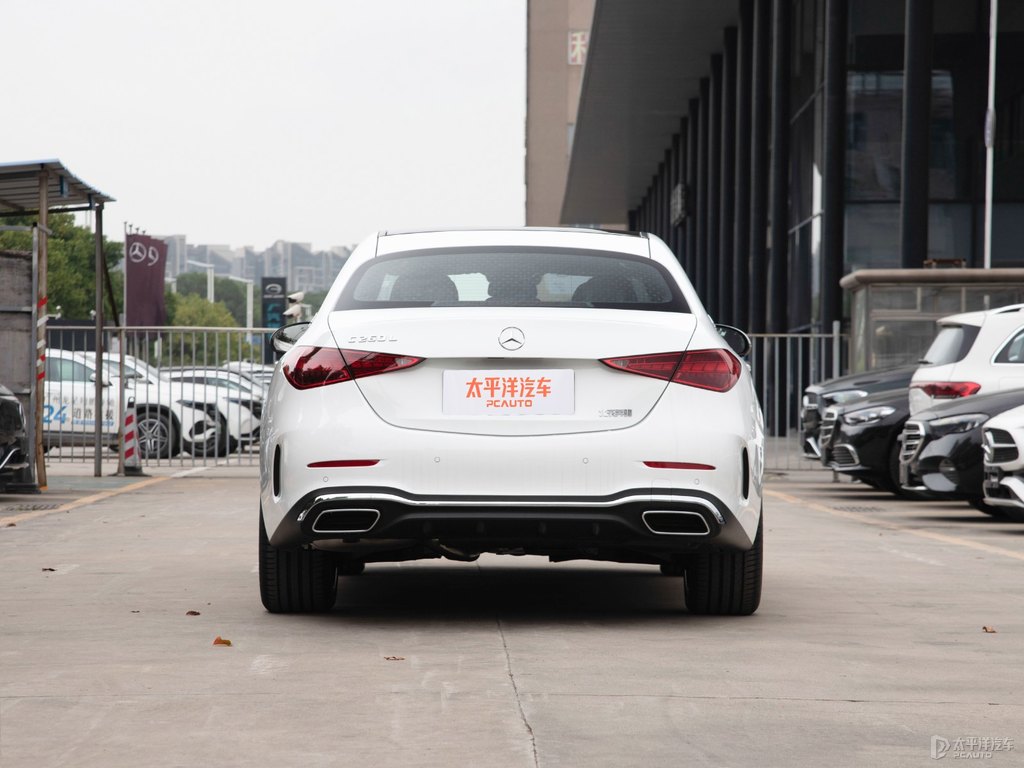 北極白奔馳C級整車外觀外觀圖片