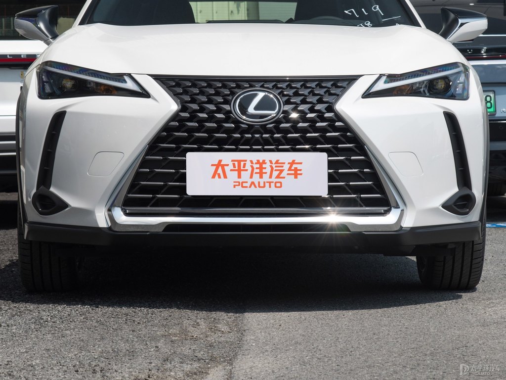 超音速石英白雷克薩斯UX車頭外觀圖片