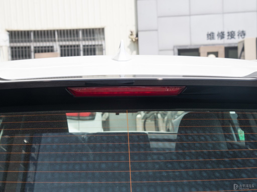 超音速石英白雷克薩斯UX車(chē)尾外觀圖片