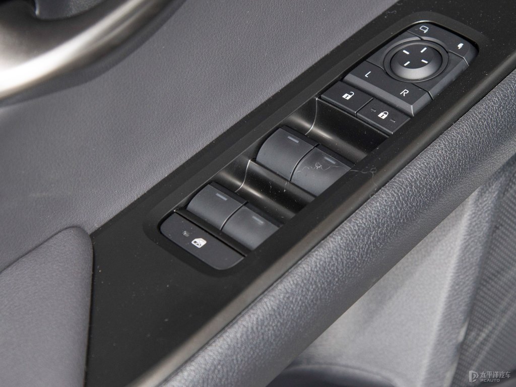 超音速石英白雷克薩斯UX車廂內飾圖片