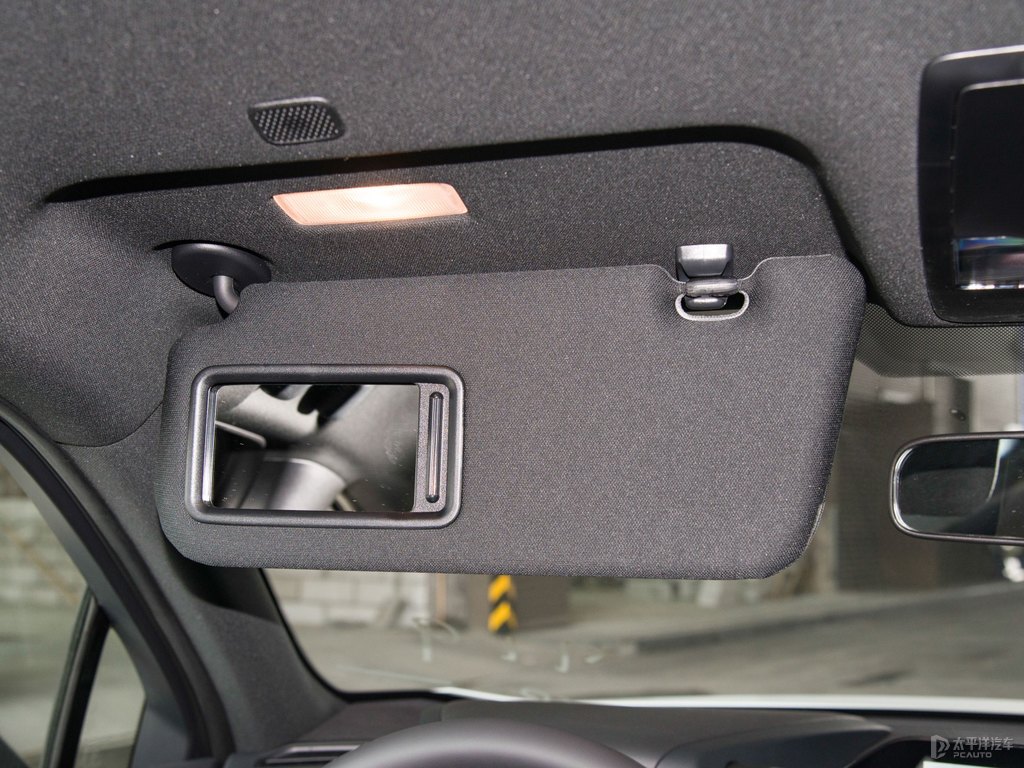 超音速石英白雷克薩斯UX車廂內(nèi)飾圖片