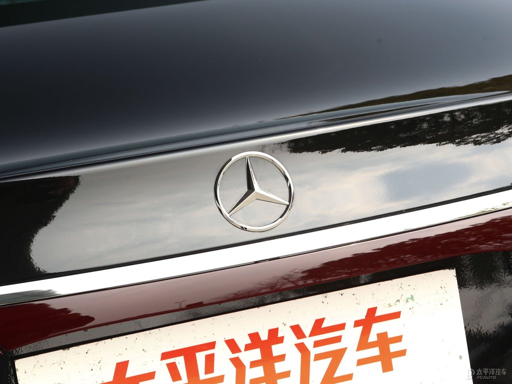 曜巖黑奔馳E級車尾外觀圖片