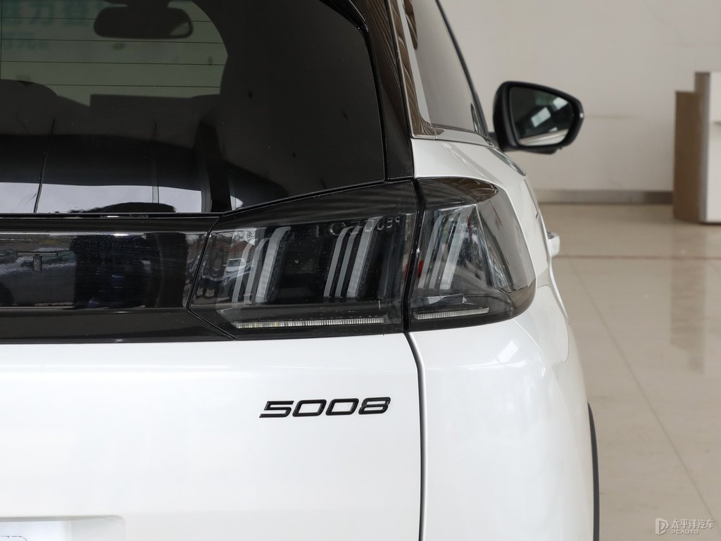 珠光白標致5008車尾外觀圖片
