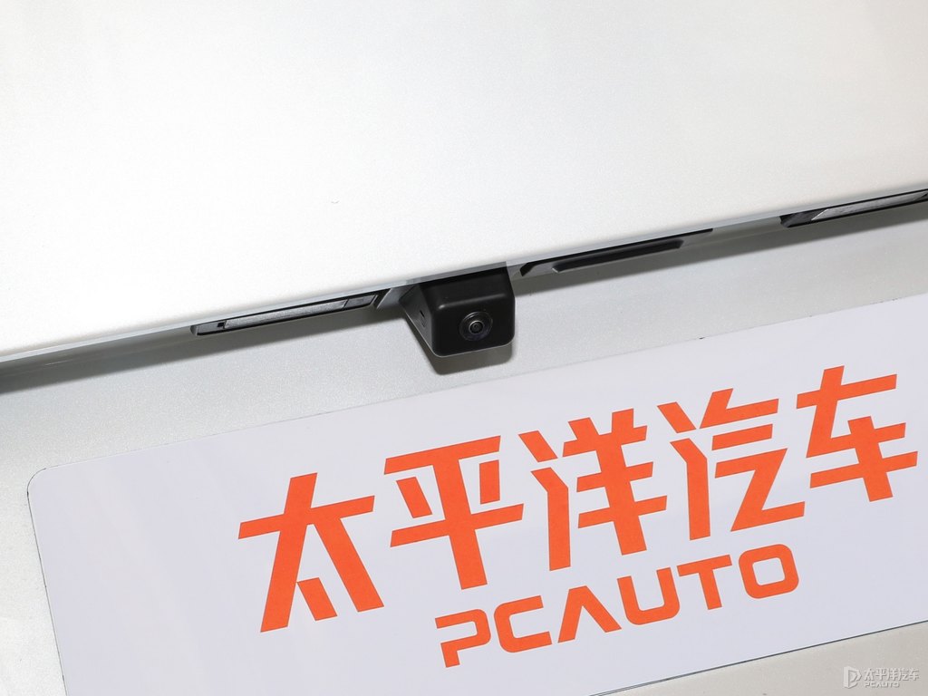 珠光白標(biāo)致5008車尾外觀圖片