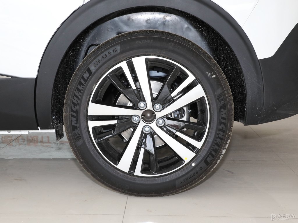 珠光白標(biāo)致5008車身外觀圖片