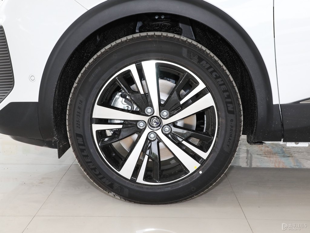珠光白標(biāo)致5008車(chē)身外觀圖片