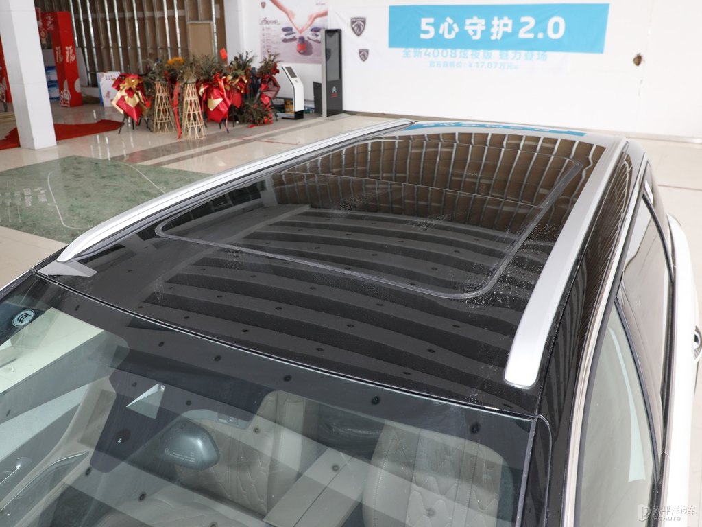 珠光白標致5008車身外觀圖片