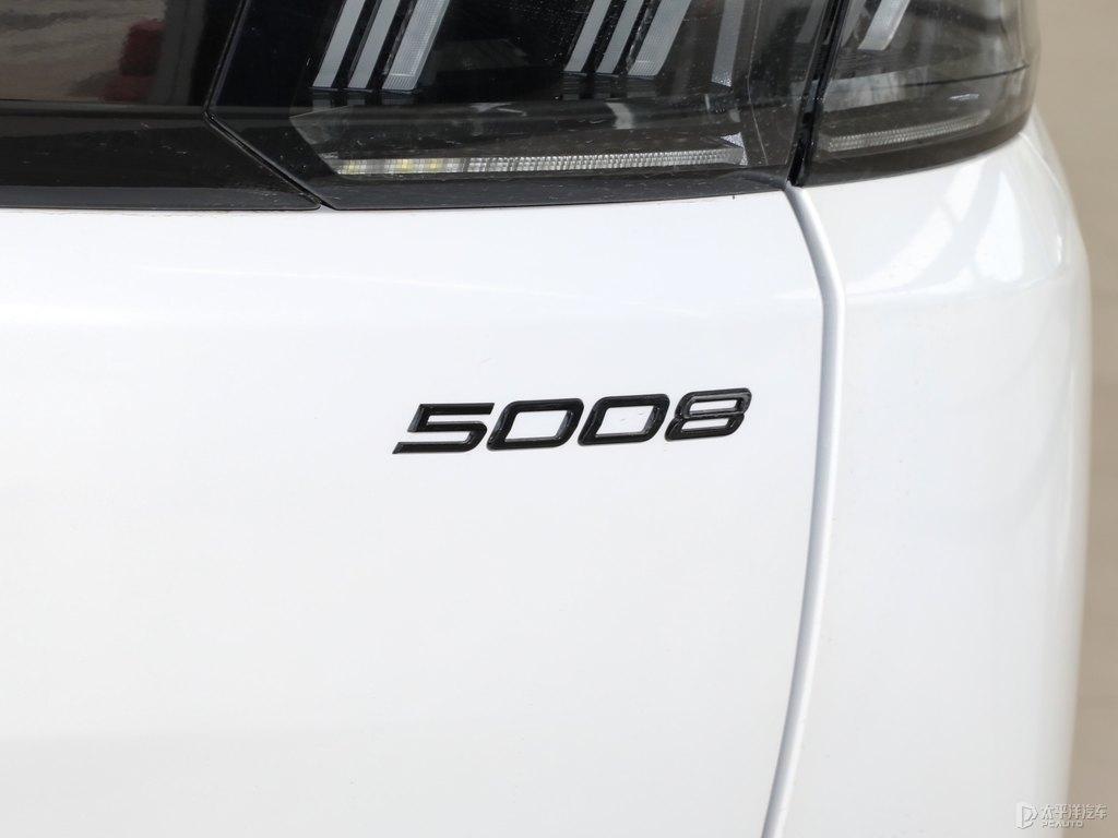 珠光白標(biāo)致5008車尾外觀圖片