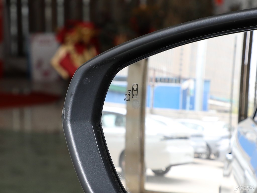珠光白標(biāo)致5008車身外觀圖片