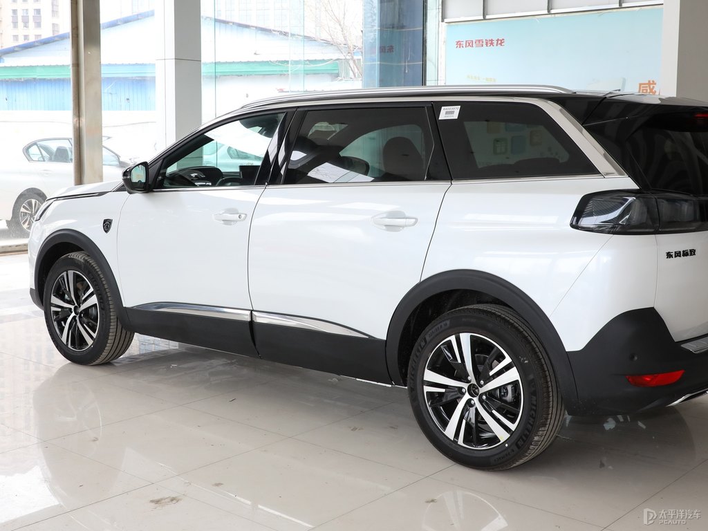 珠光白標(biāo)致5008車身外觀圖片
