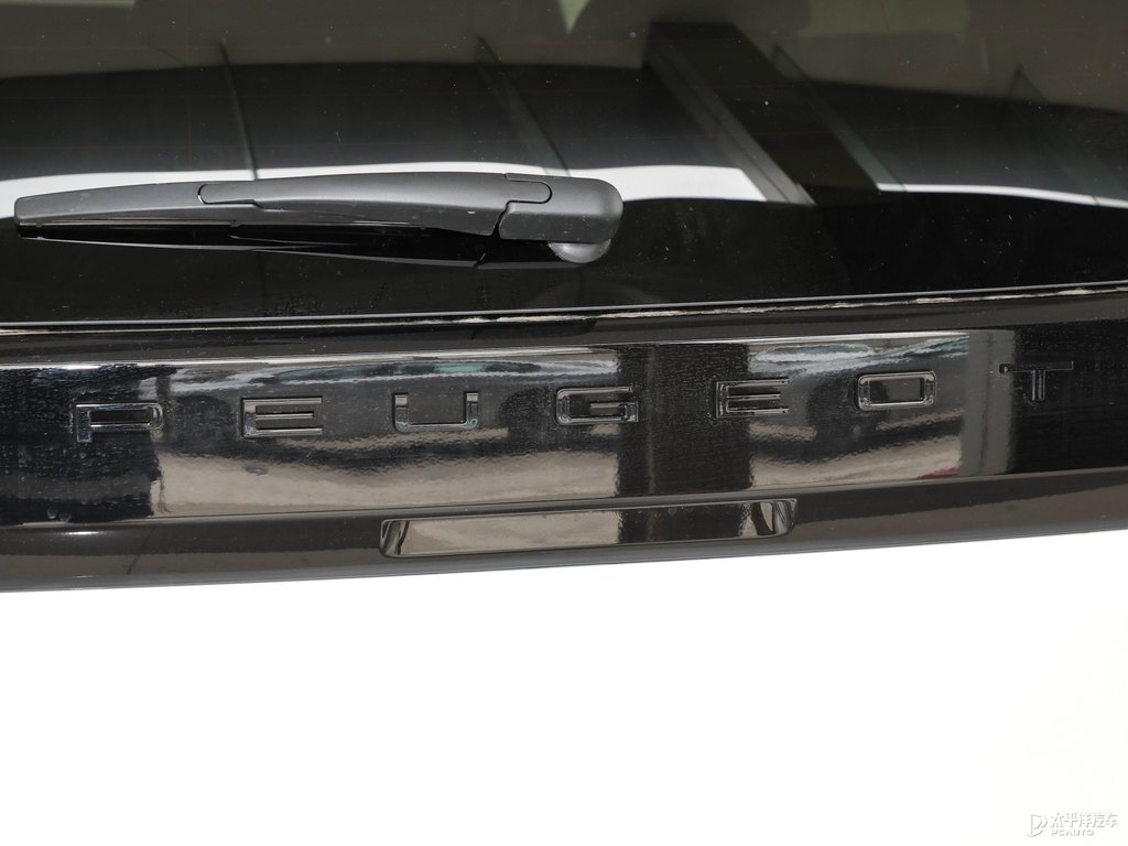 珠光白標(biāo)致5008車尾外觀圖片