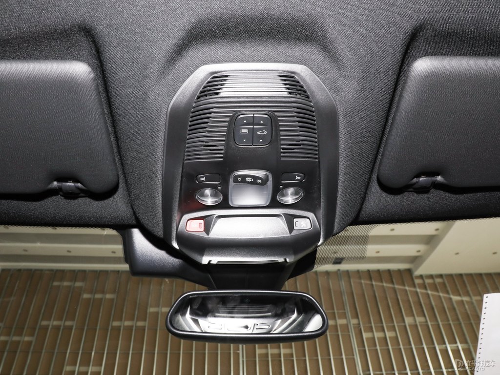 珠光白標(biāo)致5008車(chē)廂內(nèi)飾圖片