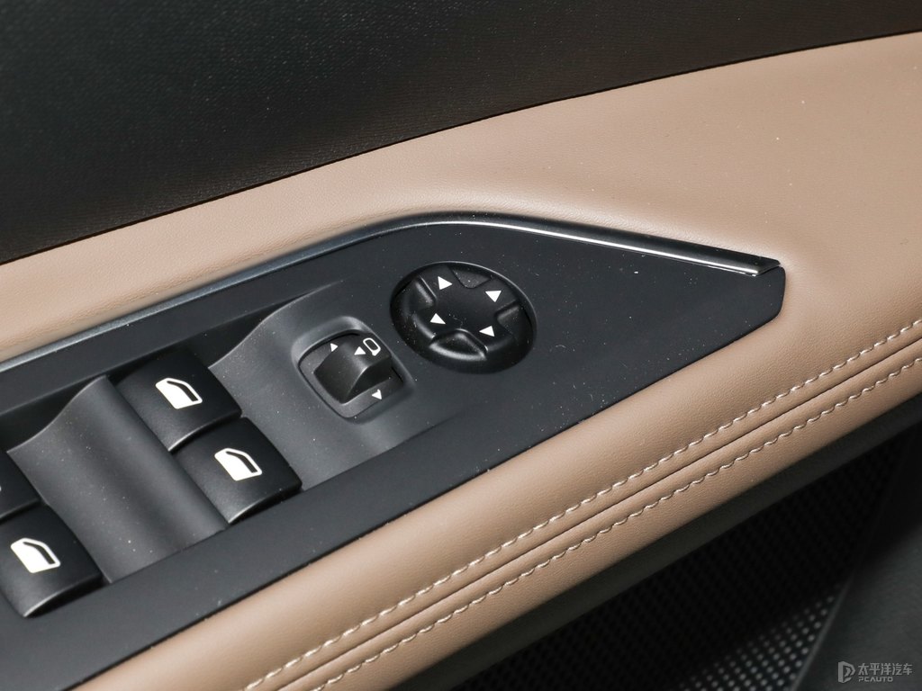 珠光白標(biāo)致5008車廂內(nèi)飾圖片