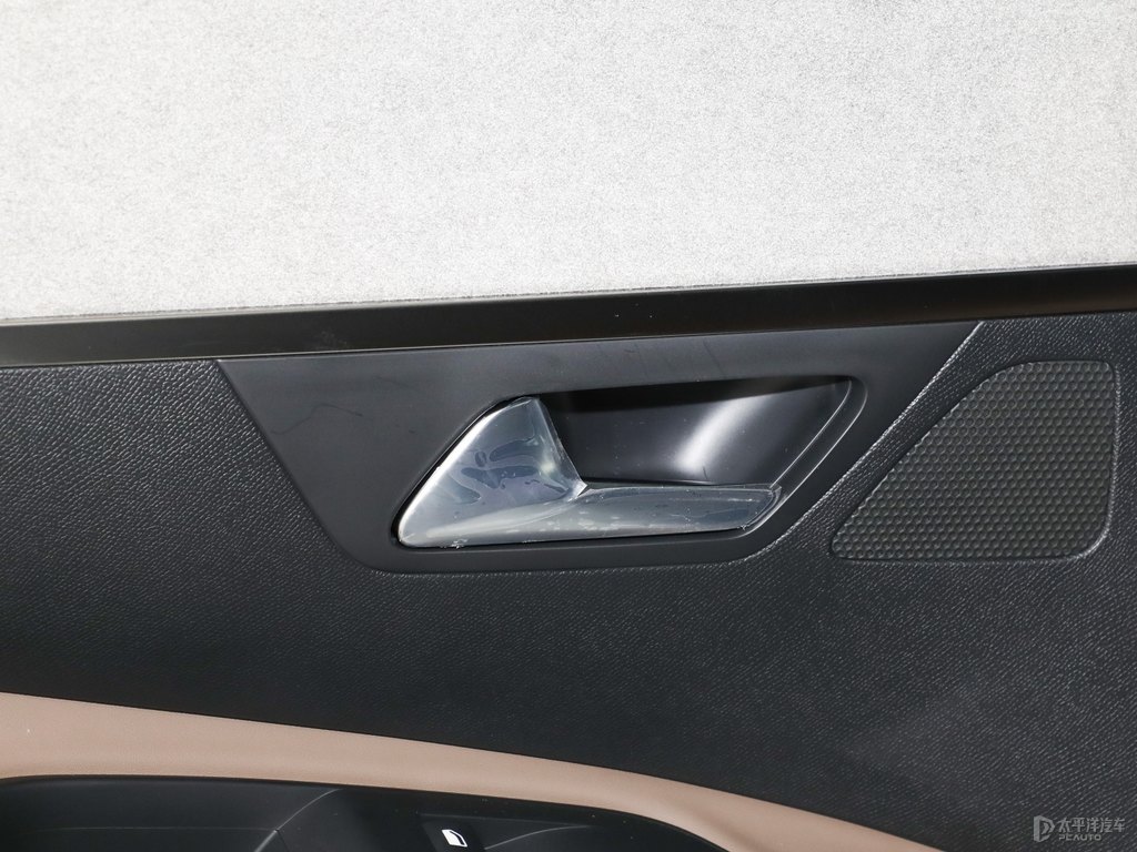 珠光白標致5008車廂內飾圖片