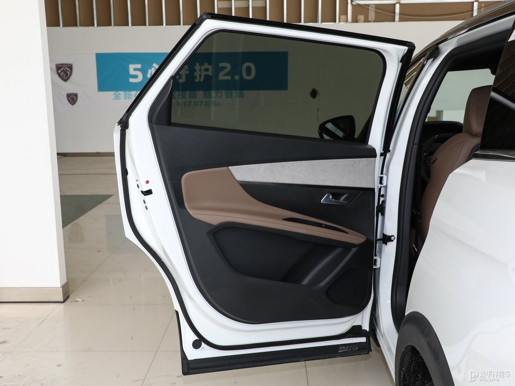 珠光白標(biāo)致5008車廂內(nèi)飾圖片