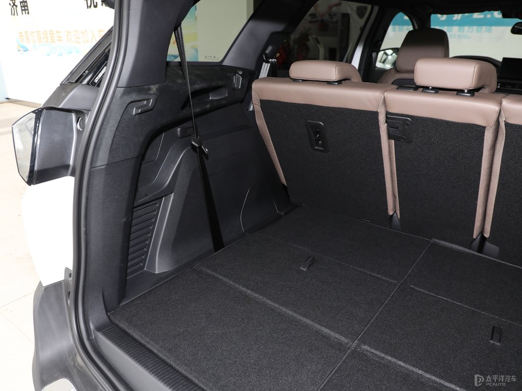 珠光白標致5008后備廂空間圖片