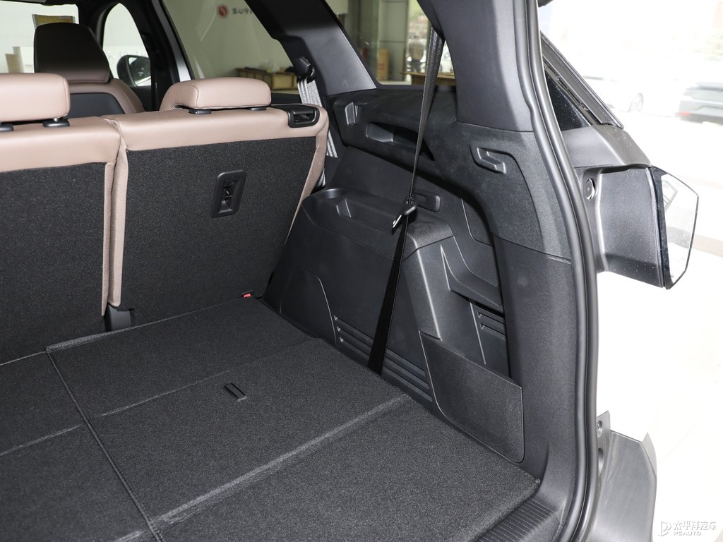珠光白標(biāo)致5008后備廂空間圖片