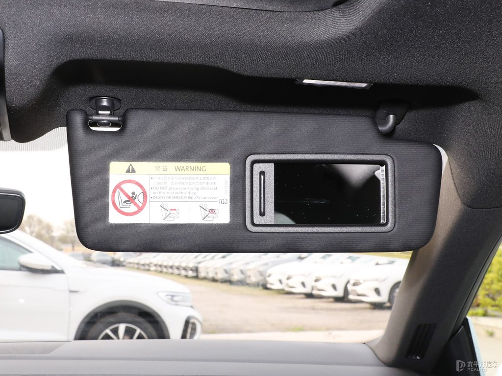 極地白大眾CC車廂內(nèi)飾圖片